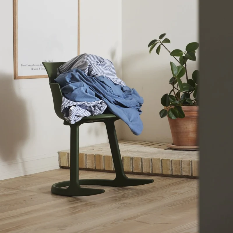 Varier Social Tilt Esszimmerstuhl mit Armlehne