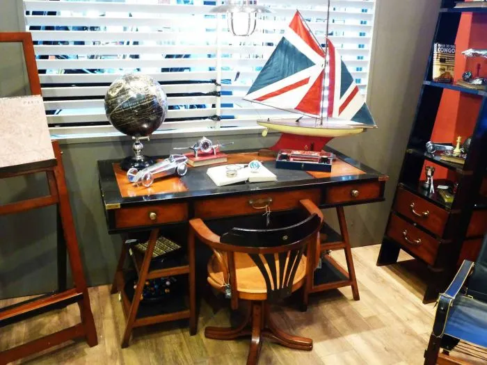 Authentic Models NAVIGATOR’S DESK Schreibtisch