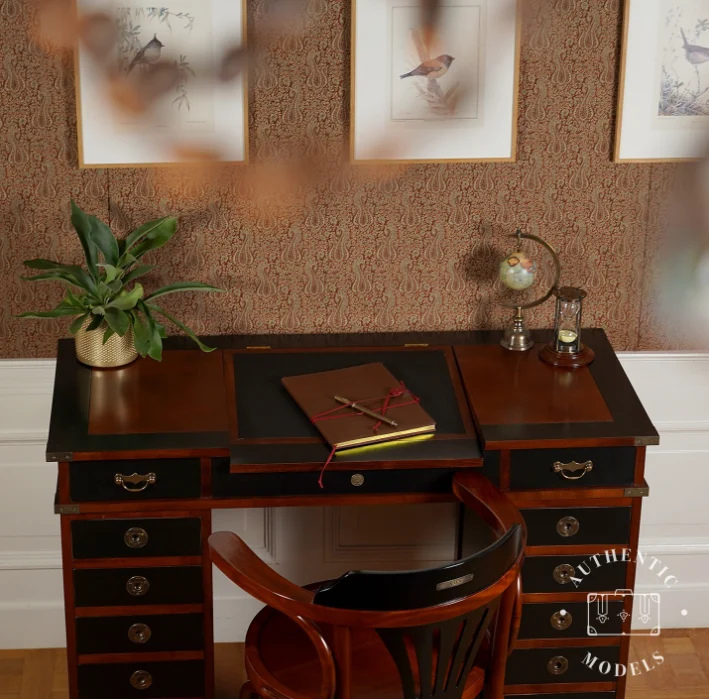 Authentic Models TRAVEL DESK ‘MADRAS’