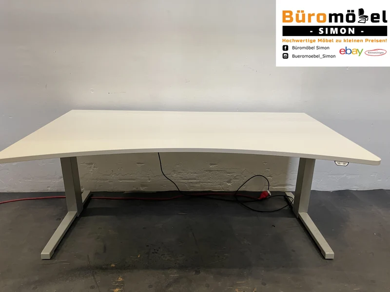 Steelcase elektrisch Höhenverstellbarer Cockpitschreibtisch Weiß / Lichtgrau