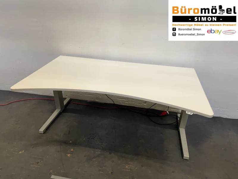 Steelcase elektrisch Höhenverstellbarer Cockpitschreibtisch Weiß / Lichtgrau