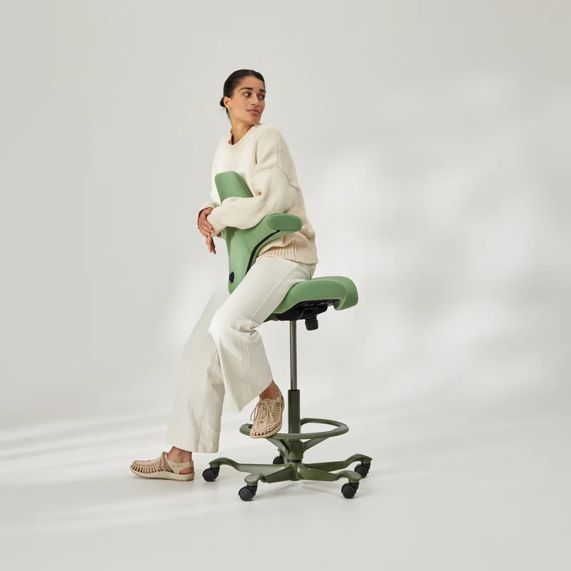 HÅG Capisco 8106 - Special Edition - Divina 3 - 0856 Green / Moss Grey