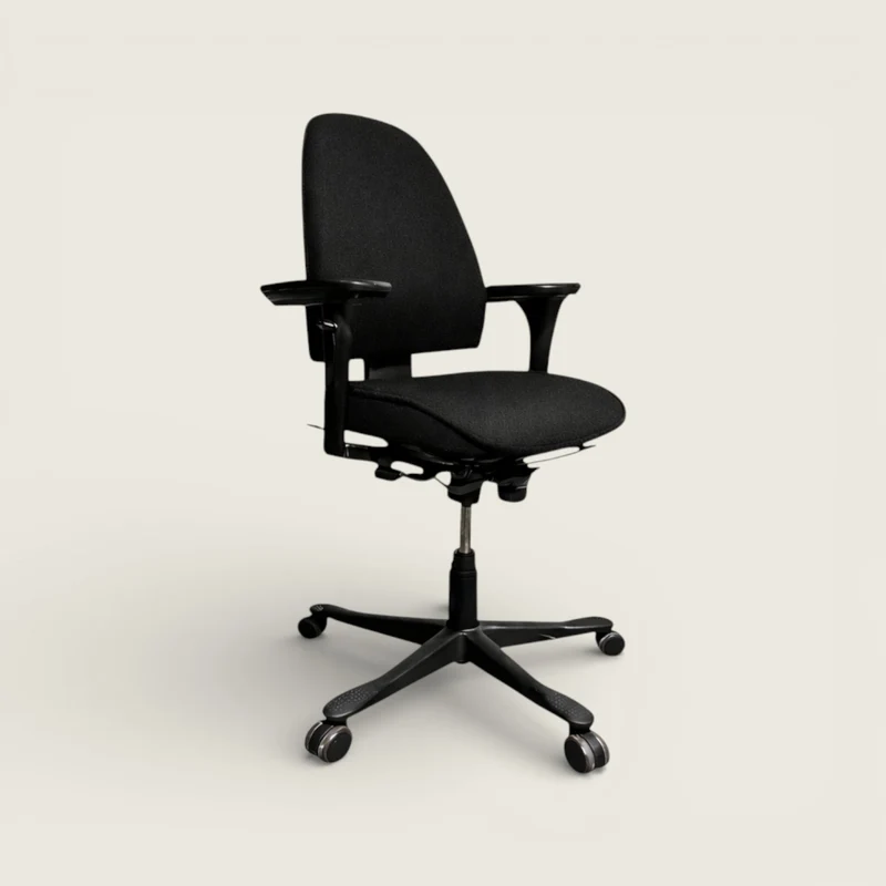 Kinnarps: Black Secretarial Chair - Refurbished