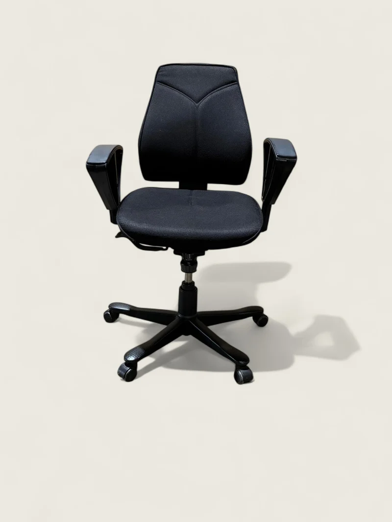 Kinnarps: Black Task Chair - Refurbished