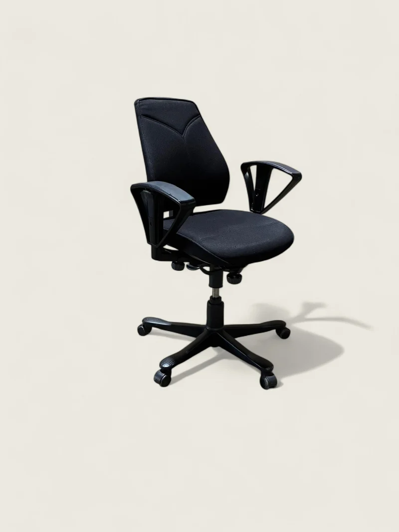 Kinnarps: Black Task Chair - Refurbished