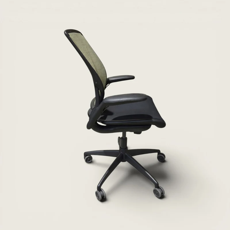 Humanscale: Diffrient World Task Chair in Green Mesh - Refurbished