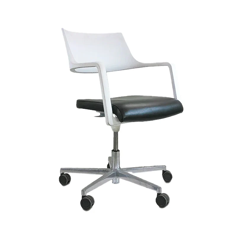Brunner: Tempuro 6353/A Swivel Chair in Black Leather - Refurbished