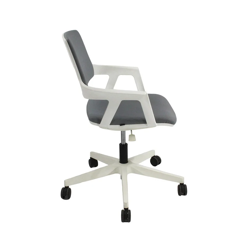 Steelcase: QiVi - Meeting Chair in Grey Fabric - Refurbished